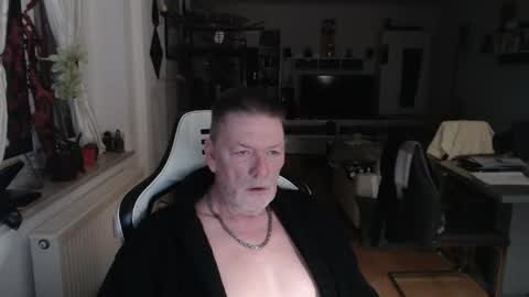 Snapshot of deinprinz2312 chatting on March 23, 2026, 5:00 am deinprinz2312 online show from March 23, 2026, 5:00 am