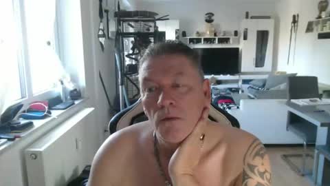 Snapshot of deinprinz2312 chatting on April 22, 2026, 5:43 am deinprinz2312 online show from April 22, 2026, 5:43 am