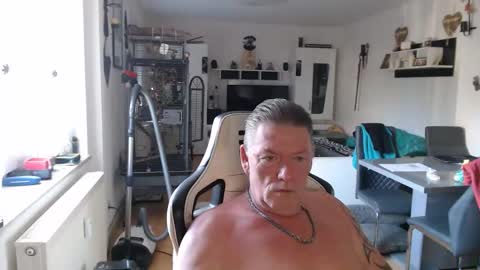 deinprinz2312 online show from June 7, 2026, 4:38 am