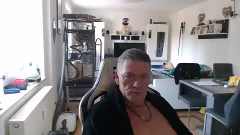 deinprinz2312 online show from June 8, 2026, 4:35 am