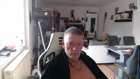 deinprinz2312 online show from June 15, 2026, 4:25 am