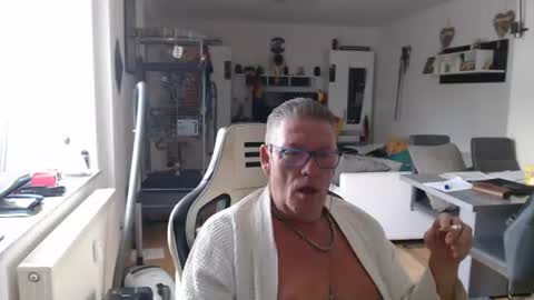 deinprinz2312 online show from June 18, 2026, 6:13 am