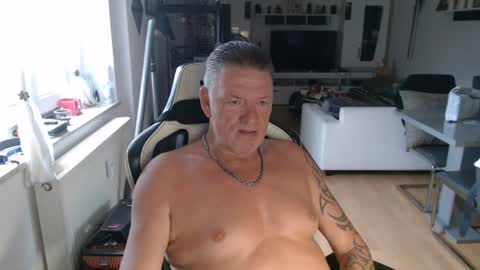 deinprinz2312 online show from July 4, 2026, 4:18 am