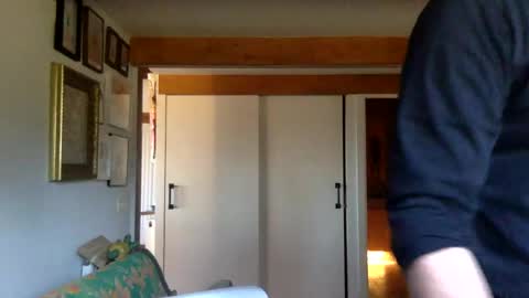 Snapshot of deivitzzz chatting on February 3, 2025, 9:19 am Hermes online show from February 3, 2025, 9:19 am