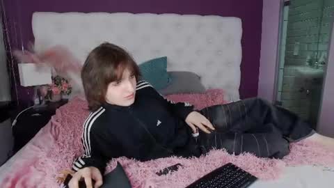 Snapshot of delalex chatting on July 14, 2026, 8:52 am Alex online show from July 14, 2026, 8:52 am