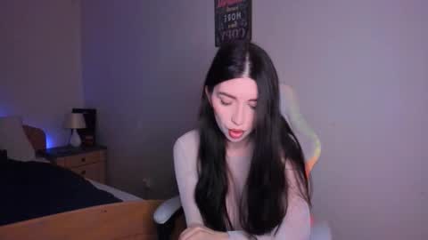 Mila online show from October 30, 2025, 4:58 am