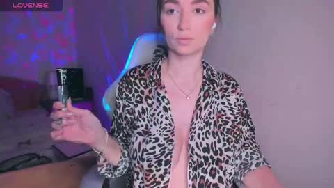 Mila online show from January 14, 2026, 5:57 am