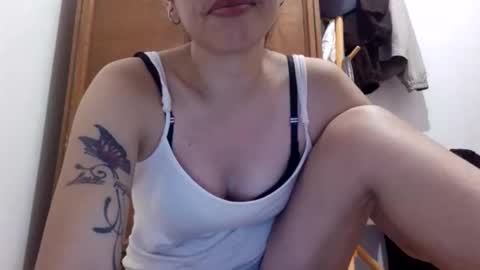 Snapshot of deliciousgirl975840 chatting on April 7, 2026, 5:35 pm deliciousgirl975840 online show from April 7, 2026, 5:35 pm