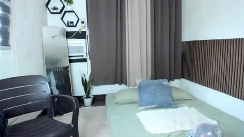 delightfulcurvy online show from August 4, 2026, 9:23 am