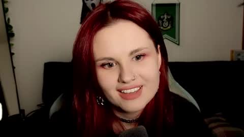 dellacrush_ online show from December 3, 2025, 6:17 pm