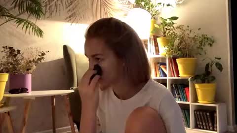 Snapshot of delorisstrzelecki chatting on July 19, 2026, 1:20 am I am Lola hello world online show from July 19, 2026, 1:20 am