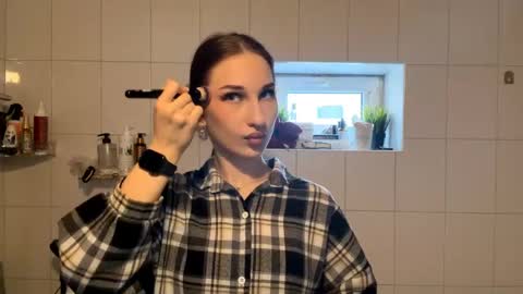 Delphaswindler online show from April 25, 2026, 12:30 pm