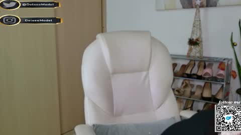 Snapshot of delsee_ chatting on December 14, 2025, 4:23 pm Delsee online show from December 14, 2025, 4:23 pm