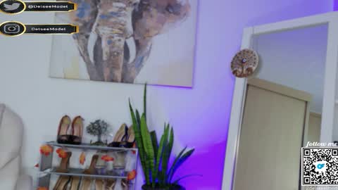 Snapshot of delsee_ chatting on February 5, 2026, 8:24 pm Delsee online show from February 5, 2026, 8:24 pm