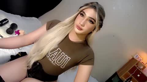 Snapshot of deluxetgirl69 chatting on January 6, 2025, 2:48 am Chesca online show from January 6, 2025, 2:48 am