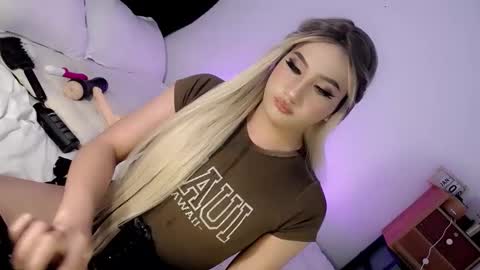 Snapshot of deluxetgirl69 chatting on January 13, 2025, 11:49 pm Chesca online show from January 13, 2025, 11:49 pm