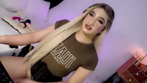 Snapshot of deluxetgirl69 chatting on January 16, 2025, 9:27 am Chesca online show from January 16, 2025, 9:27 am