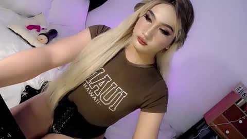 Snapshot of deluxetgirl69 chatting on January 16, 2025, 12:31 pm Chesca online show from January 16, 2025, 12:31 pm