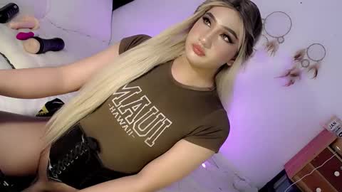 Snapshot of deluxetgirl69 chatting on January 25, 2025, 5:08 pm Chesca online show from January 25, 2025, 5:08 pm