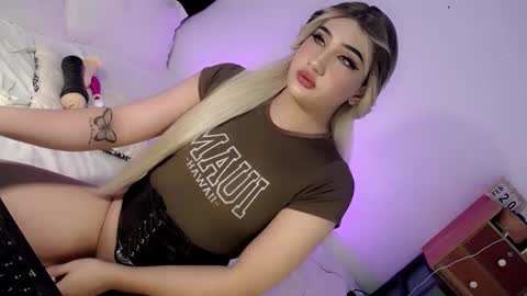 Snapshot of deluxetgirl69 chatting on February 20, 2025, 3:41 pm Chesca online show from February 20, 2025, 3:41 pm