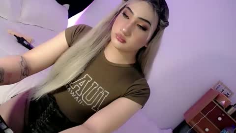 Snapshot of deluxetgirl69 chatting on September 18, 2025, 7:54 am Chesca online show from September 18, 2025, 7:54 am