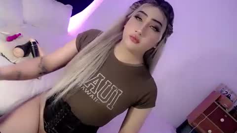 Snapshot of deluxetgirl69 chatting on October 20, 2025, 8:15 am Chesca online show from October 20, 2025, 8:15 am