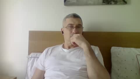 demarco1977 online show from April 9, 2026, 10:53 am