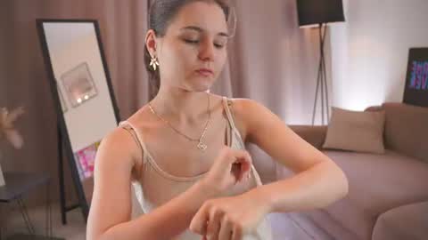 Hi my name is Sari nice to see you in my Room online show from July 16, 2026, 4:07 am