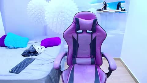 DEMI online show from October 11, 2025, 11:42 am