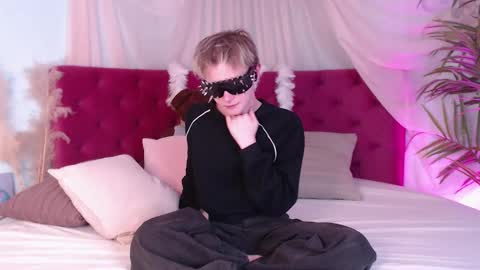 demianenglen online show from October 3, 2025, 10:51 pm