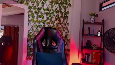 Snapshot of demimoore222 chatting on March 7, 2025, 7:49 pm DEMI online show from March 7, 2025, 7:49 pm