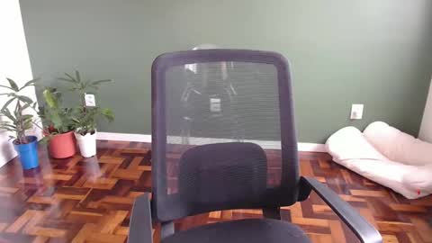 Snapshot of demmetria chatting on October 1, 2025, 5:19 pm demmetria online show from October 1, 2025, 5:19 pm