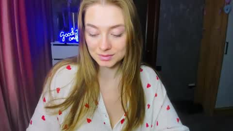 Sophie online show from September 18, 2025, 4:25 am