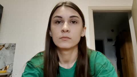 Mia online show from April 19, 2026, 7:07 am