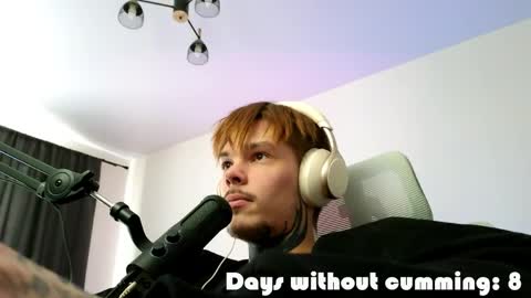 Snapshot of denis_here chatting on April 13, 2026, 11:27 am Denis online show from April 13, 2026, 11:27 am