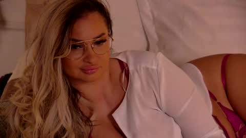 Ela online show from May 12, 2026, 9:56 pm