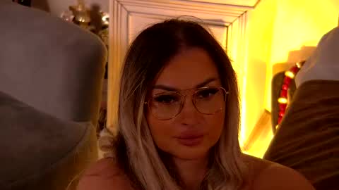 Ela online show from May 26, 2026, 11:01 pm