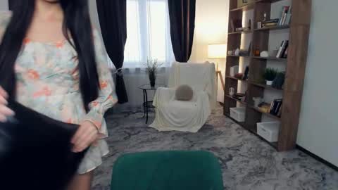 Snapshot of denlys chatting on November 14, 2025, 8:24 am Mikky online show from November 14, 2025, 8:24 am