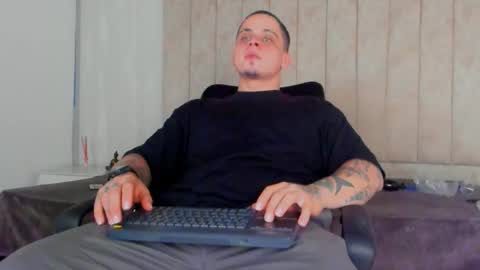 Snapshot of dennis_munera chatting on January 4, 2025, 8:16 pm dennis munera online show from January 4, 2025, 8:16 pm