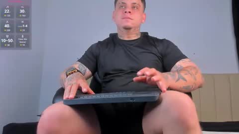 dennis munera online show from December 15, 2025, 11:14 am