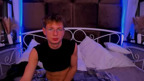 Snapshot of dennis_rodriguez chatting on November 25, 2025, 4:40 pm Dennis online show from November 25, 2025, 4:40 pm