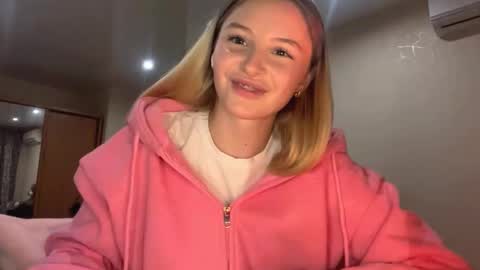 Vi  Victoria online show from October 13, 2025, 6:52 pm