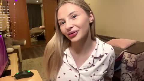 Vi  Victoria online show from November 28, 2025, 2:09 pm