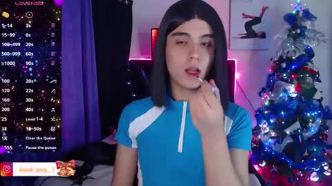 Snapshot of derek_grey1 chatting on January 1, 2025, 10:32 am Derek independent online show from January 1, 2025, 10:32 am