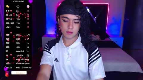 Snapshot of derek_grey1 chatting on February 7, 2025, 10:30 pm Derek independent online show from February 7, 2025, 10:30 pm