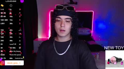 Snapshot of derek_grey1 chatting on February 10, 2025, 11:23 pm Derek independent online show from February 10, 2025, 11:23 pm