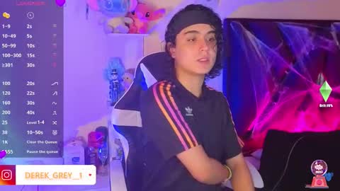 Snapshot of derek_grey1 chatting on October 19, 2025, 7:03 pm Derek independent online show from October 19, 2025, 7:03 pm