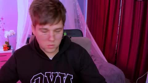 derek_hawk_ online show from March 21, 2026, 9:58 am