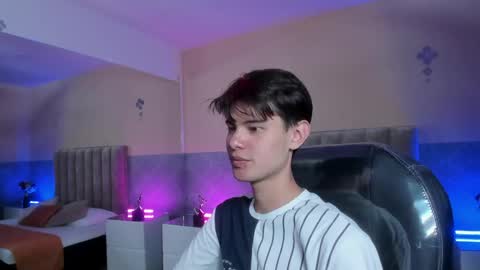 derek_sinn online show from April 24, 2026, 8:11 pm