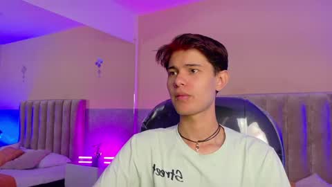 derek_sinn online show from May 2, 2026, 8:14 pm